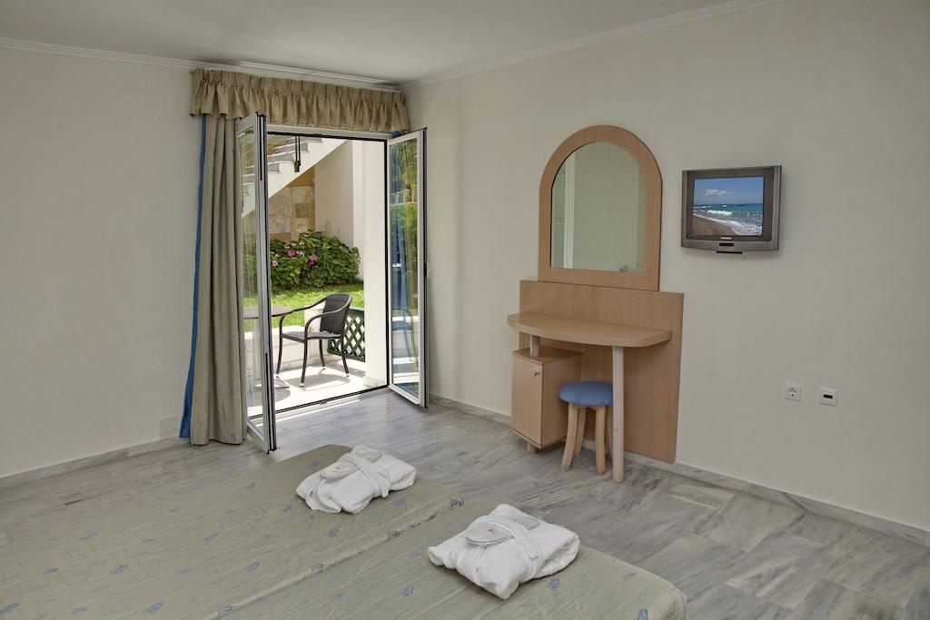 Jo An Beach Hotel Adelianos Kampos Luaran gambar