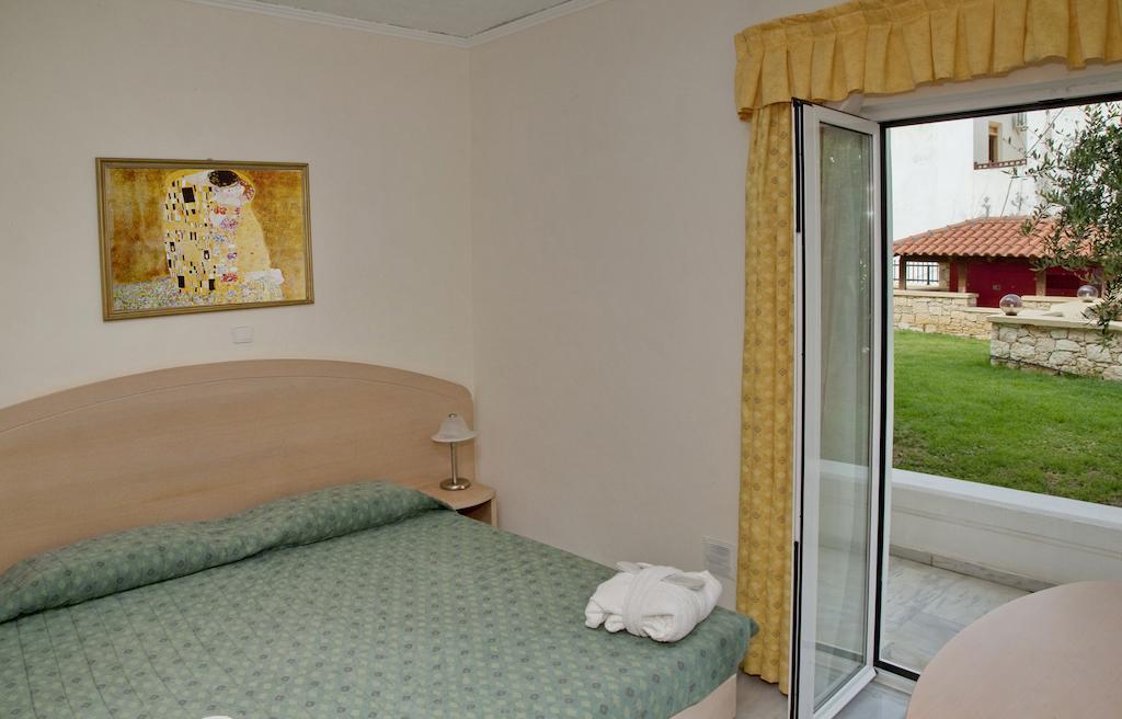 Jo An Beach Hotel Adelianos Kampos Luaran gambar