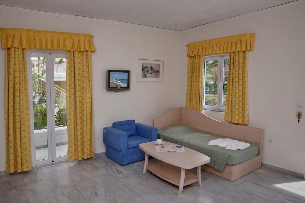 Jo An Beach Hotel Adelianos Kampos Luaran gambar