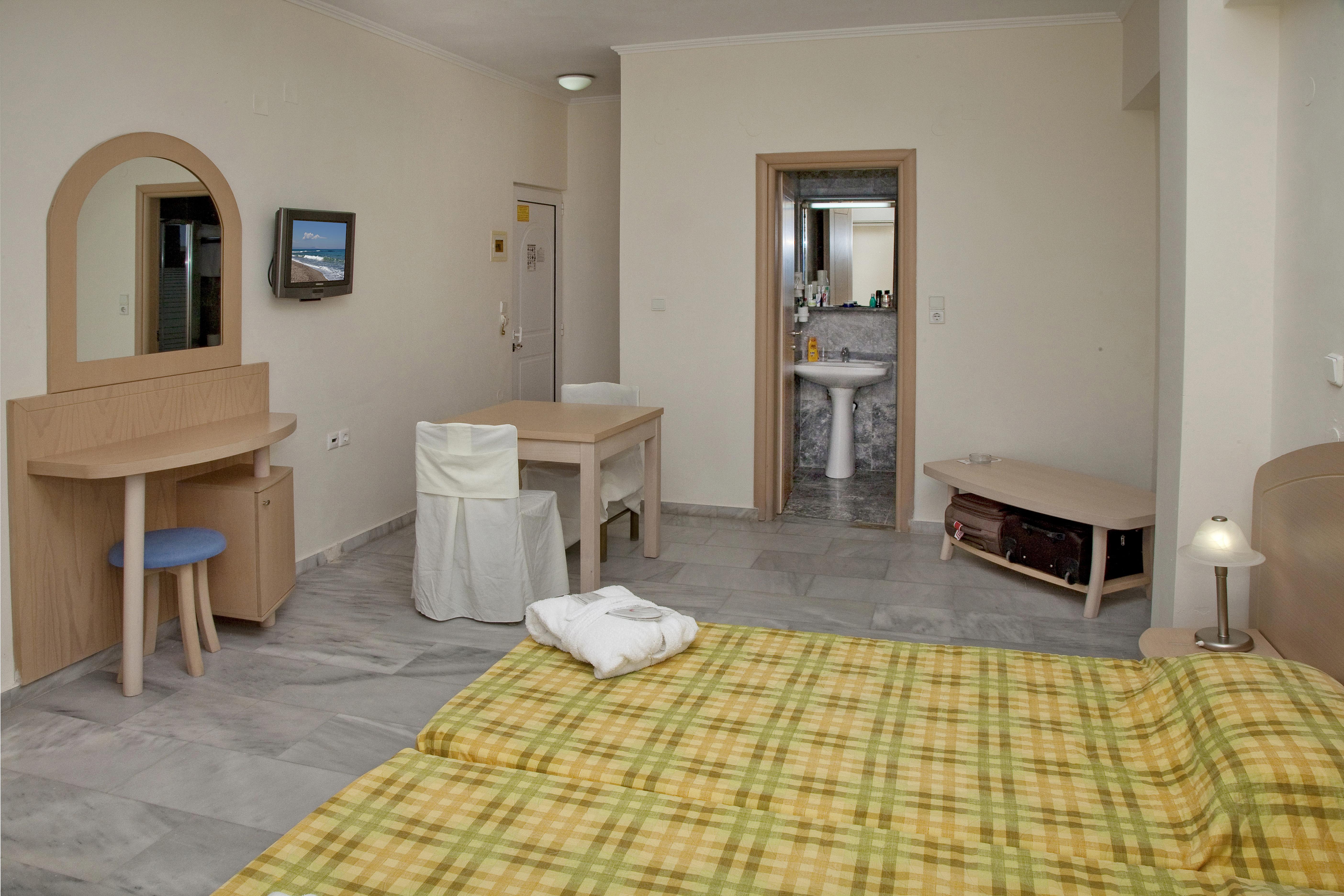 Jo An Beach Hotel Adelianos Kampos Luaran gambar